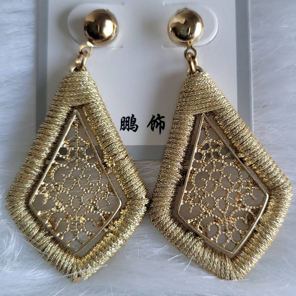 NWT Women's Jewelry Gold Diamond Shape Hanging Drop Earrings